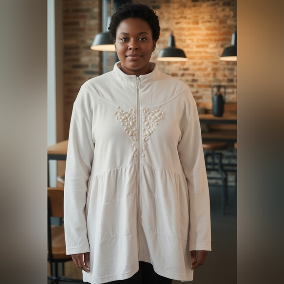 CITY HEART Tops - NWT CITY HEART SZ. 3X CREAM ZIPPERED HOODIE